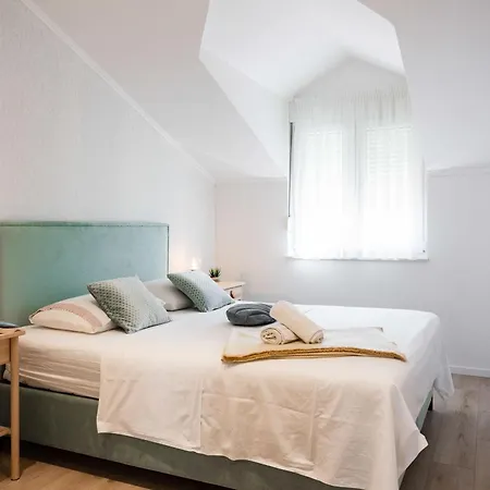 Seashell Apartment *